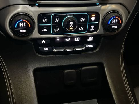 Used 2017 GMC Yukon SLE w/ SLE Value Package image 19