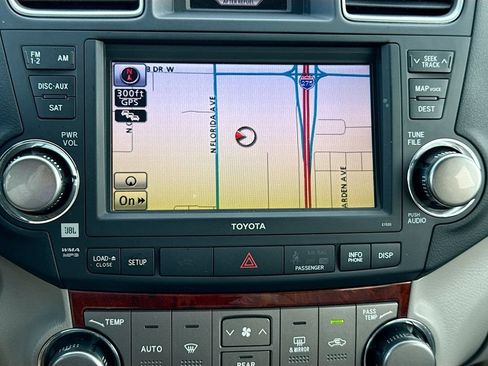 Used 2012 Toyota Highlander Limited w/ Tow Pkg AWD/4WD image 31
