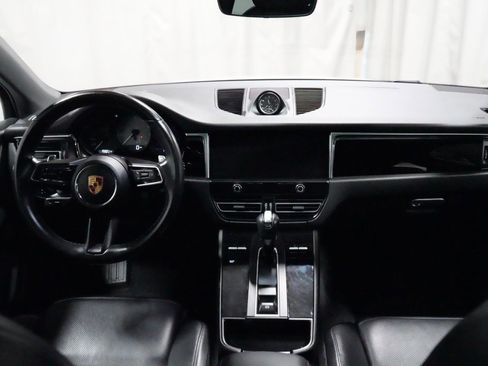 Used 2023 Porsche Macan S image 8