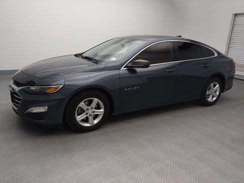 Used 2019 Chevrolet Malibu LS image 2
