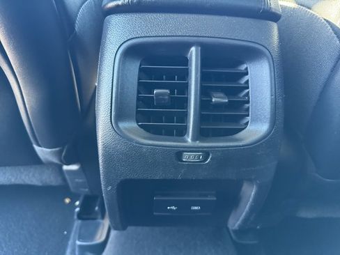 Used 2020 Jeep Cherokee Latitude Plus image 31