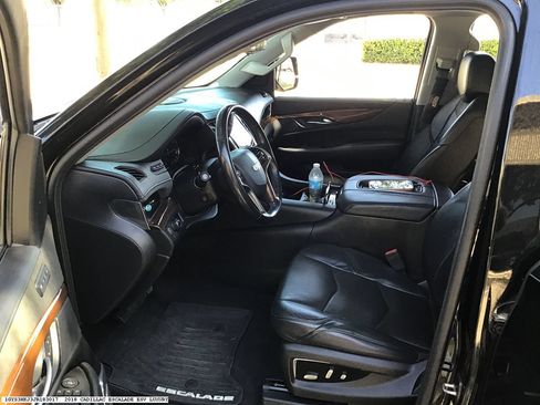 Used 2018 Cadillac Escalade ESV Luxury w/ LPO, Radiant Package RWD image 8