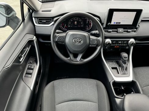 Used 2025 Toyota RAV4 XLE FWD image 13
