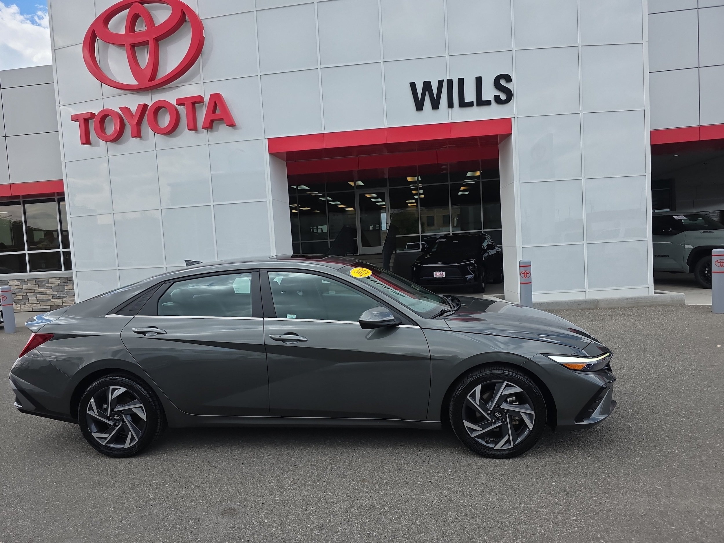 Used 2025 Hyundai Elantra SEL FWD image 1