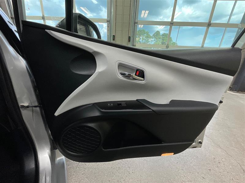 Used 2022 Toyota Prius LE FWD image 27