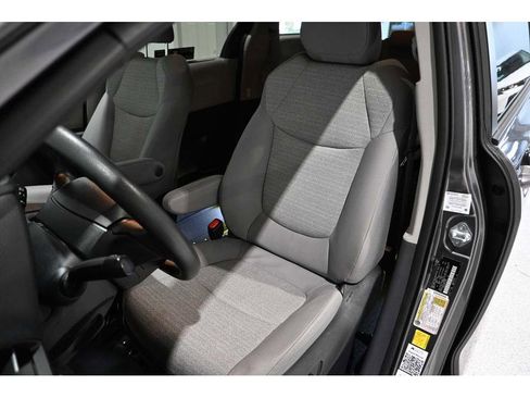 Used 2023 Toyota Sienna LE FWD image 14