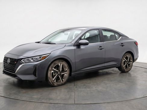 Used 2025 Nissan Sentra SV FWD image 3