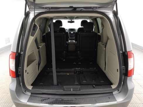 Used 2015 Chrysler Town & Country Touring-L w/ Driver Convenience Group FWD image 29