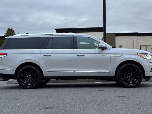 Used 2022 Lincoln Navigator L Reserve image 3