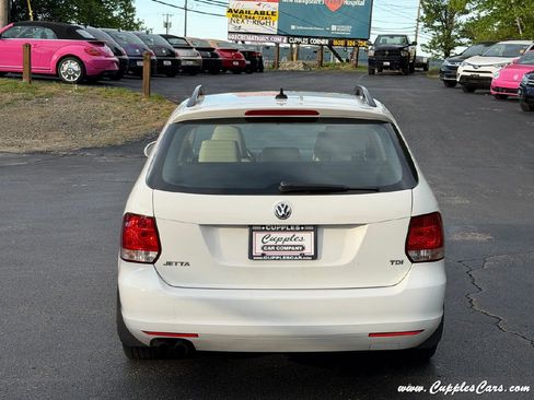 Used 2011 Volkswagen Jetta TDI FWD image 40