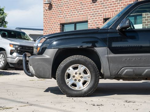 Used 2003 Chevrolet Avalanche 4x4 w/ Suspension Package, Off-Road image 4