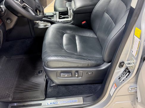 Used 2016 Toyota Land Cruiser AWD/4WD image 34