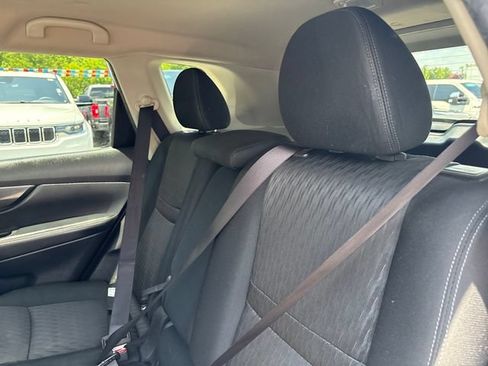 Used 2017 Nissan Rogue SV AWD/4WD image 21