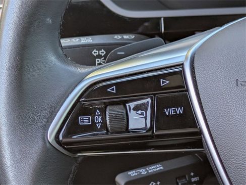 Used 2023 Audi e-tron Premium Plus w/ Premium Plus Package image 18