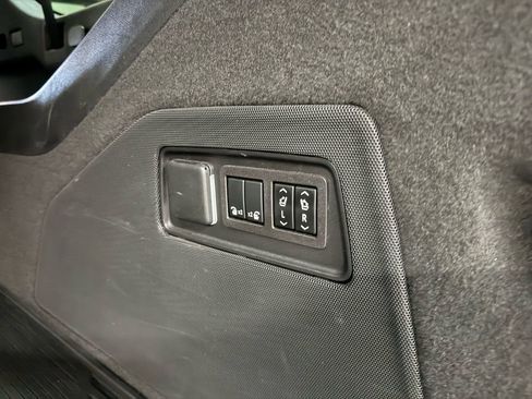 Used 2023 Cadillac Escalade ESV Sport Platinum image 19