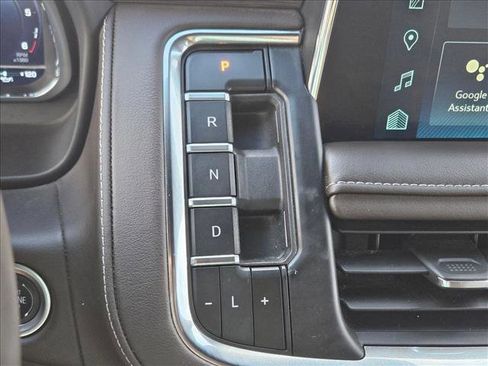 Used 2024 Chevrolet Suburban LT image 12