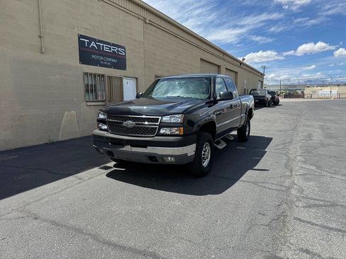 Used 2005 Chevrolet Silverado 2500 LS image 2