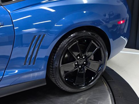 Used 2013 Chevrolet Camaro SS w/ Hot Wheels Special Edition RWD image 43