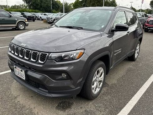 Used 2024 Jeep Compass Latitude AWD/4WD image 8