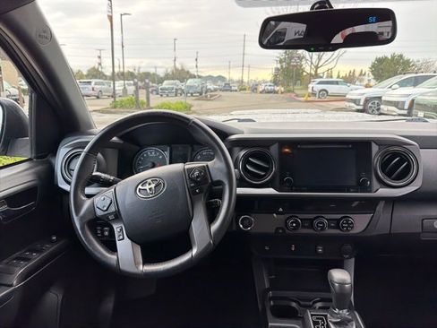 Used 2017 Toyota Tacoma TRD Sport w/ Tow Package image 10