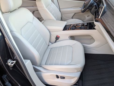 Used 2024 Volkswagen Atlas SEL image 21