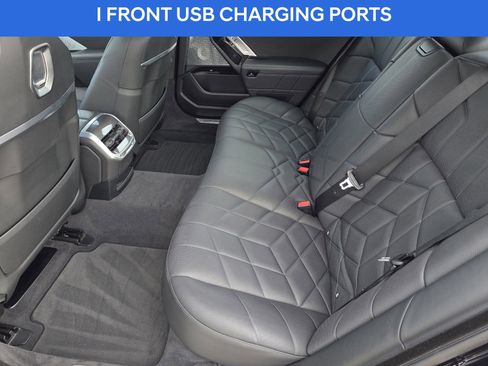 Used 2023 BMW 740i w/ Executive Package image 18