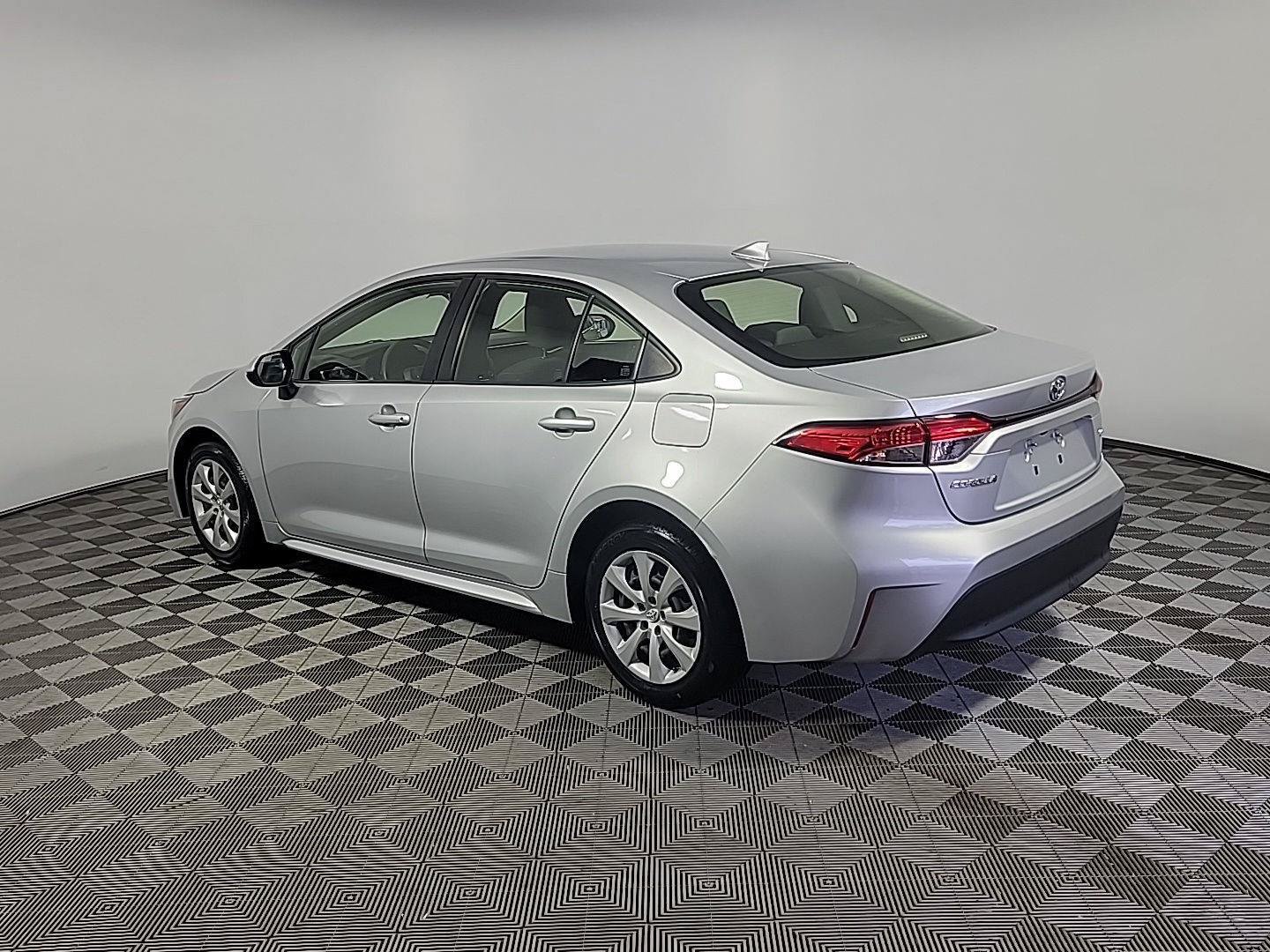 Used 2023 Toyota Corolla LE FWD image 9