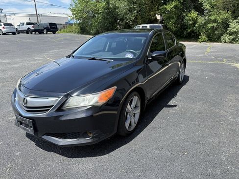 Used 2013 Acura ILX w/ Technology Package FWD image 3