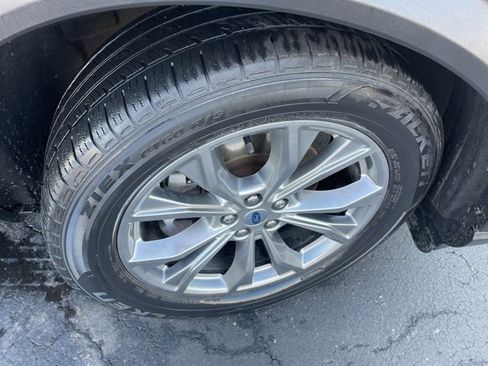 Used 2021 Ford Explorer Limited w/ Equipment Group 301A image 18