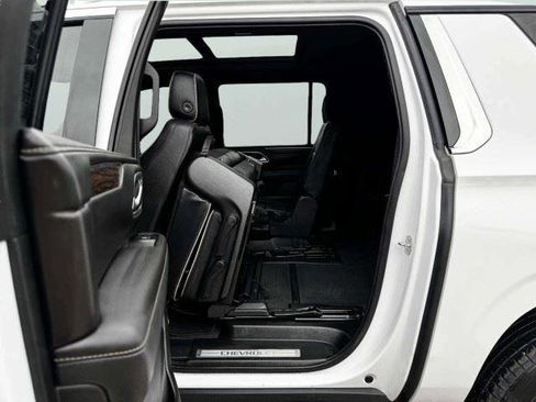 Used 2021 Chevrolet Suburban Premier w/ Premium Package RWD image 40
