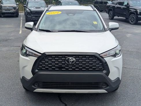 Used 2024 Toyota Corolla Cross LE FWD image 2