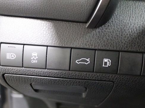 Used 2018 Toyota Camry SE w/ Moonroof Package image 14