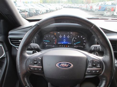 Used 2020 Ford Explorer XLT w/ Equipment Group 202A image 30