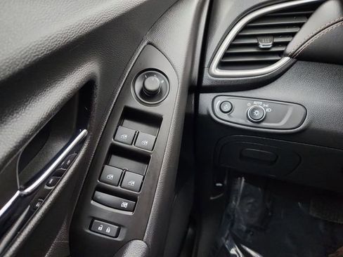 Used 2022 Chevrolet Trax LT w/ LT Convenience Package image 34