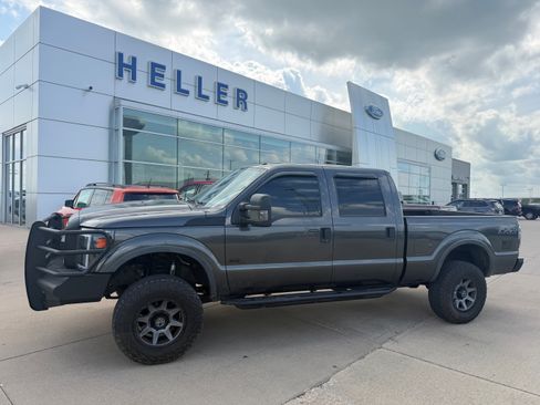 Used 2016 Ford F250 XLT w/ XLT Premium Package AWD/4WD image 4