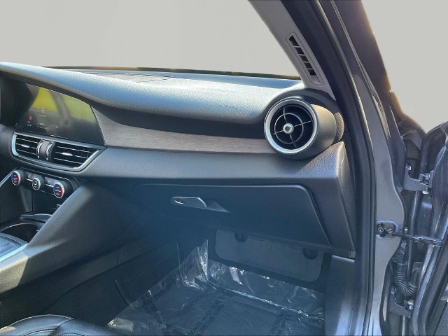 Used 2019 Alfa Romeo Giulia Ti AWD/4WD image 27