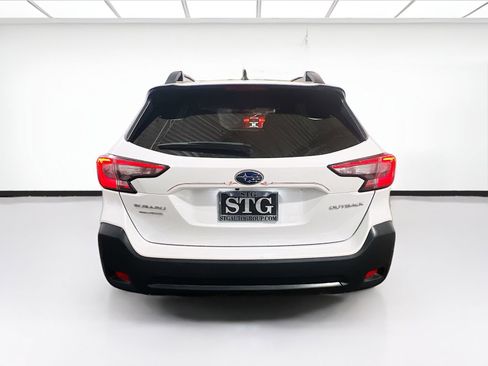 Used 2024 Subaru Outback Premium AWD/4WD image 5
