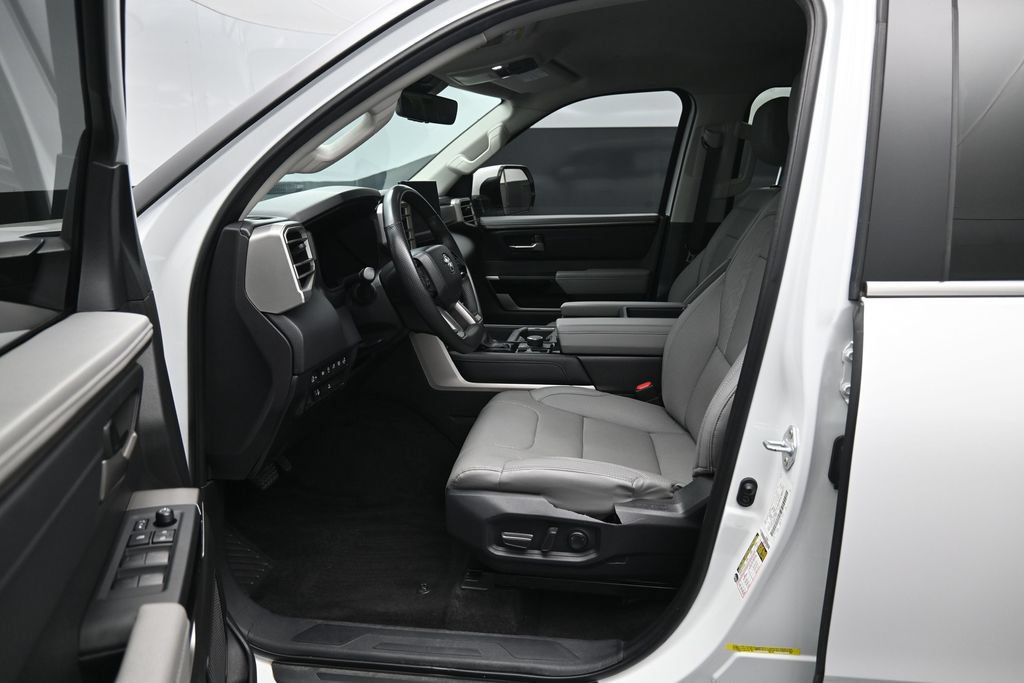 Used 2024 Toyota Tundra Limited w/ Power Package AWD/4WD image 9