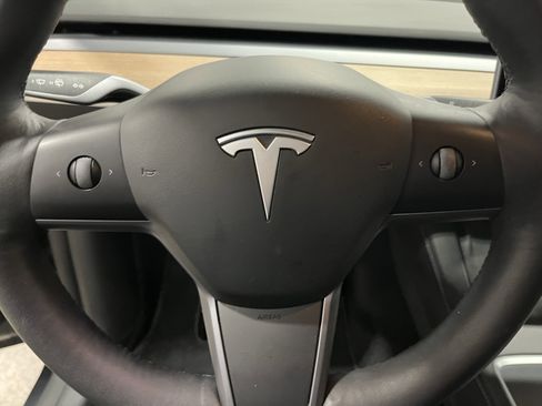 Used 2022 Tesla Model Y Long Range image 20