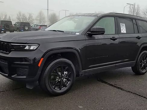 Certified 2024 Jeep Grand Cherokee L Laredo image 4