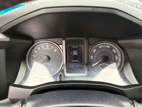 Used 2018 Toyota Tacoma TRD Off-Road image 17