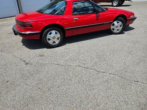 Used 1988 Buick Reatta Coupe FWD image 4
