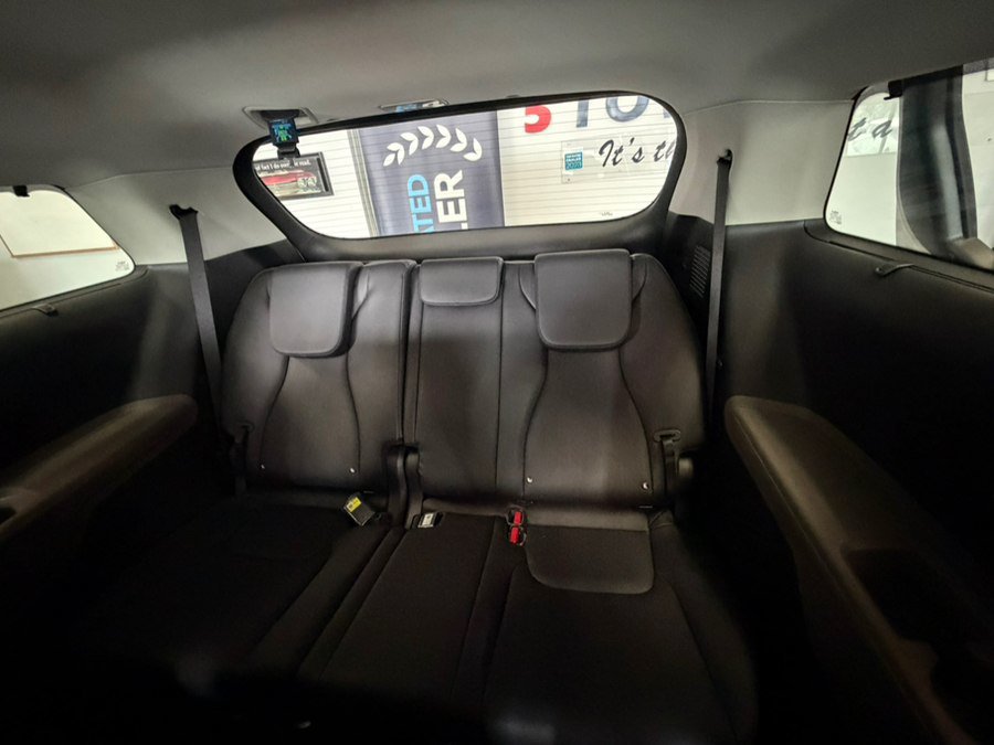 Used 2025 Kia Carnival EX FWD image 31