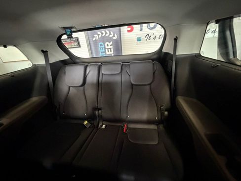 Used 2025 Kia Carnival EX FWD image 31