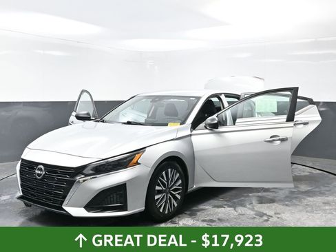 Used 2024 Nissan Altima 2.5 SV FWD image 54