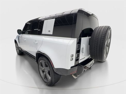 Used 2023 Land Rover Defender 110 V8 AWD/4WD image 12