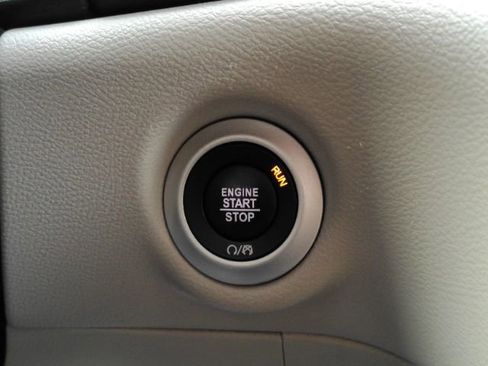 Used 2024 Chrysler Pacifica Touring-L image 46