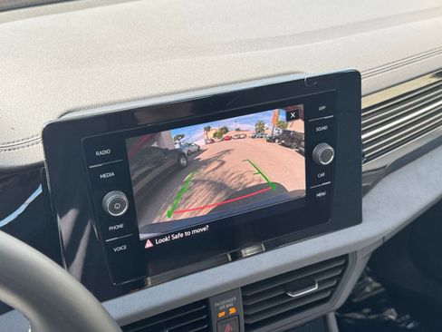 Used 2025 Volkswagen Jetta SE image 23