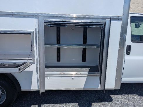 Used 2022 Chevrolet Express 3500 w/ Power Convenience Package RWD image 15