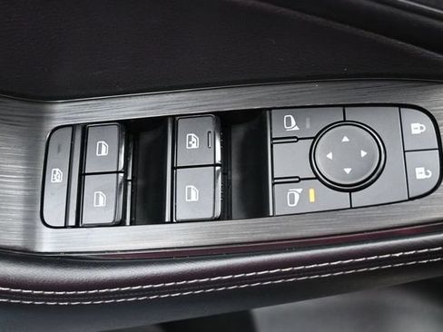 Used 2025 Nissan Rogue SV FWD image 14